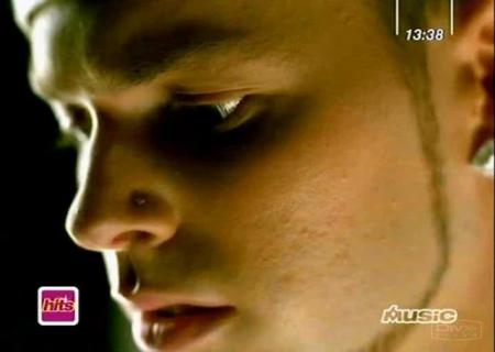 mat pokora se mec ki nous controle